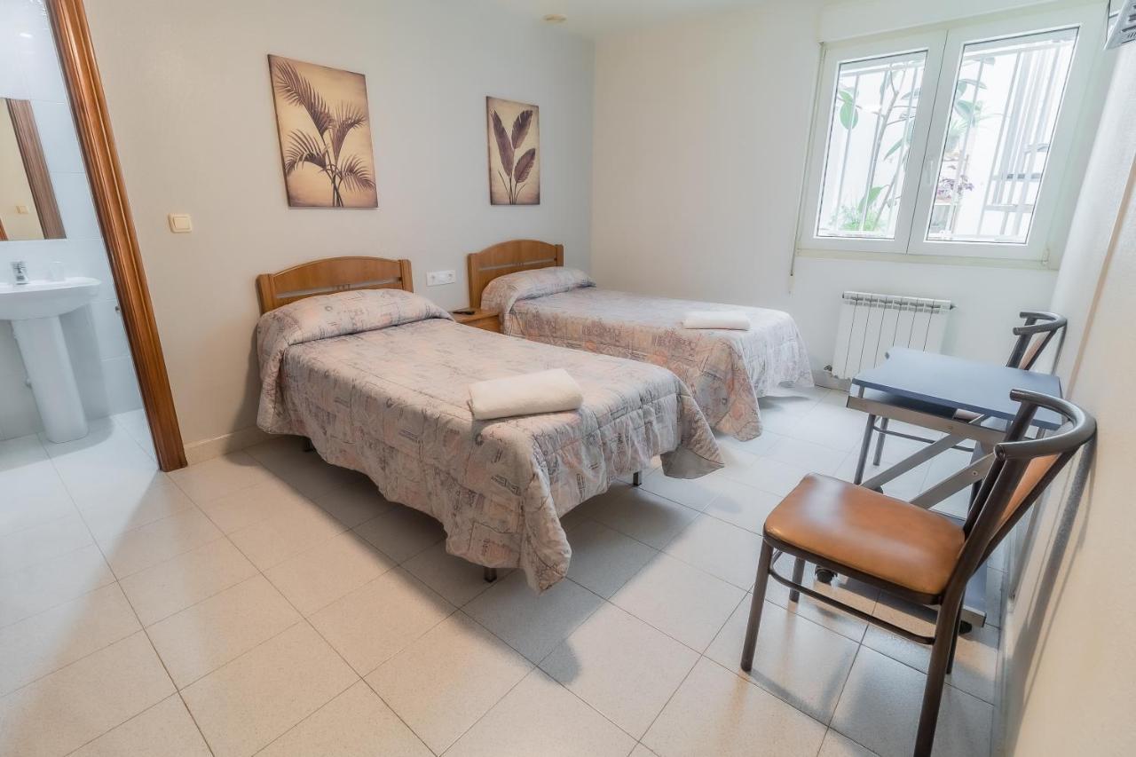 Hostal - Restaurante La Buena Villa By Vivere Stays Villalonquejar Экстерьер фото