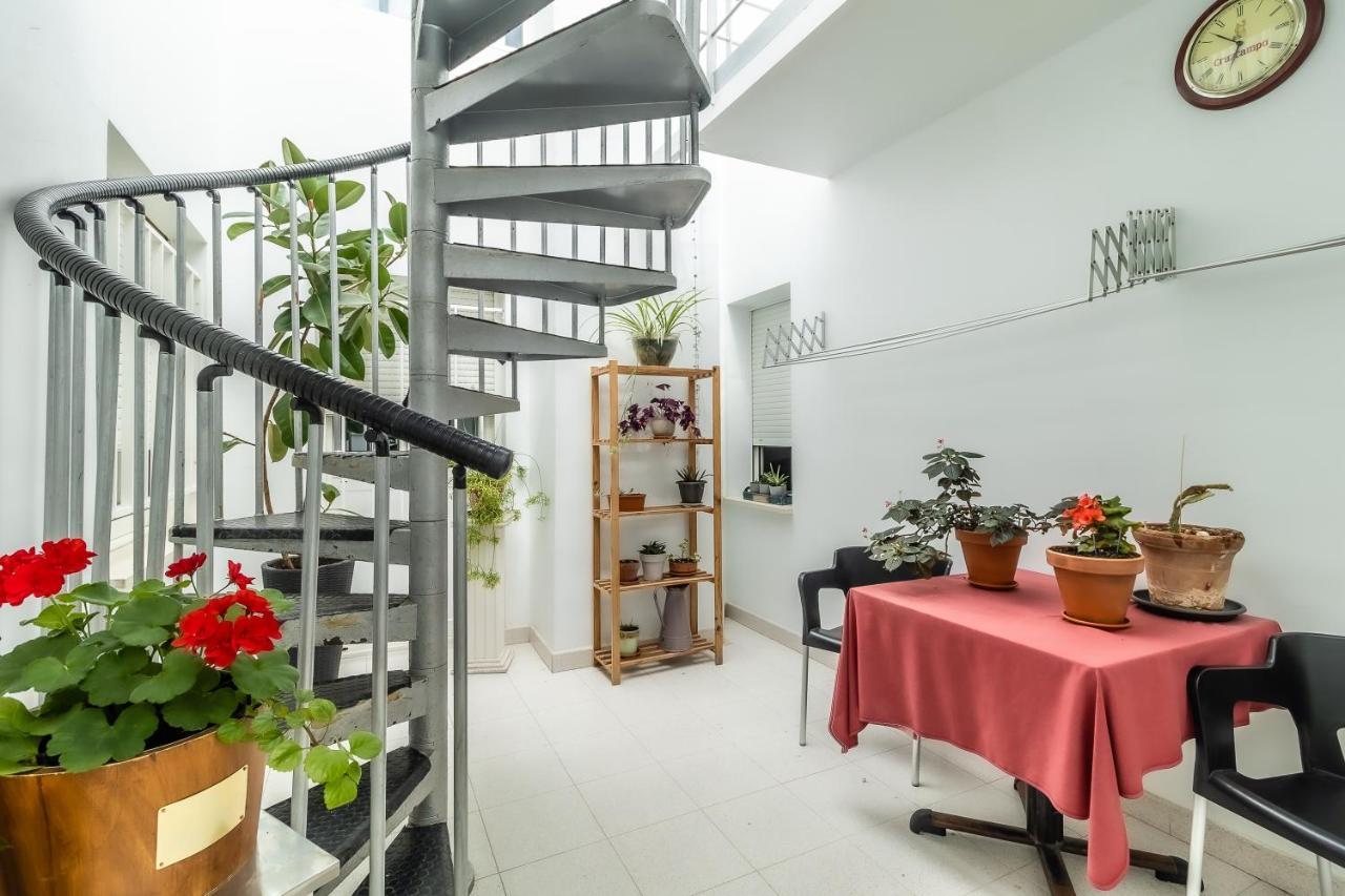 Hostal - Restaurante La Buena Villa By Vivere Stays Villalonquejar Экстерьер фото