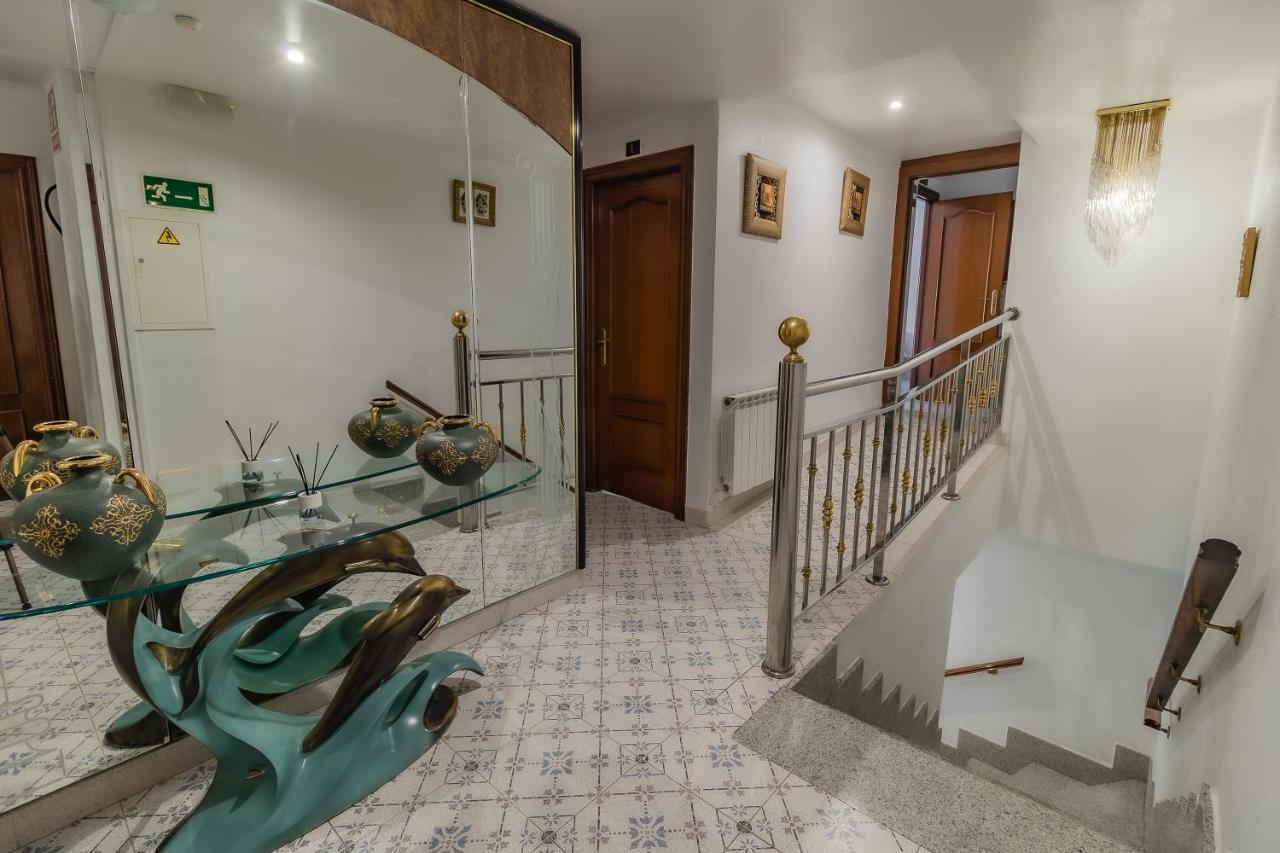 Hostal - Restaurante La Buena Villa By Vivere Stays Villalonquejar Экстерьер фото